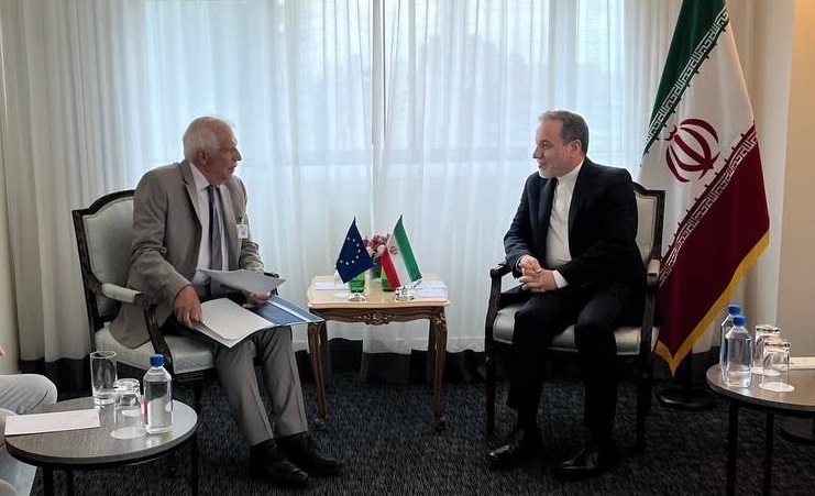 عراقچی: گفتگوی سودمندی با بورل داشتم