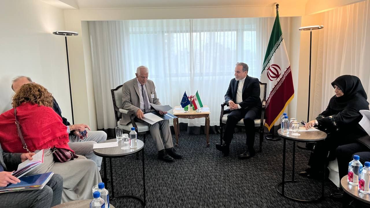 عراقچی: گفتگوی سودمندی با بورل داشتم