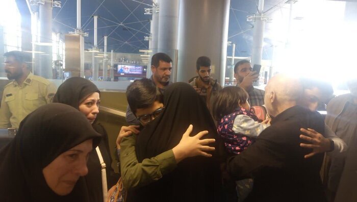 پیکر شهیده کرباسی وارد تهران شد