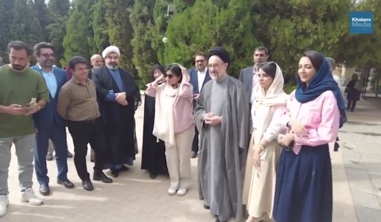 حضور محمد خاتمی در آتشکده زرتشتیان یزد +ویدیو حضور محمد خاتمی در آتشکده زرتشتیان یزد +ویدیو