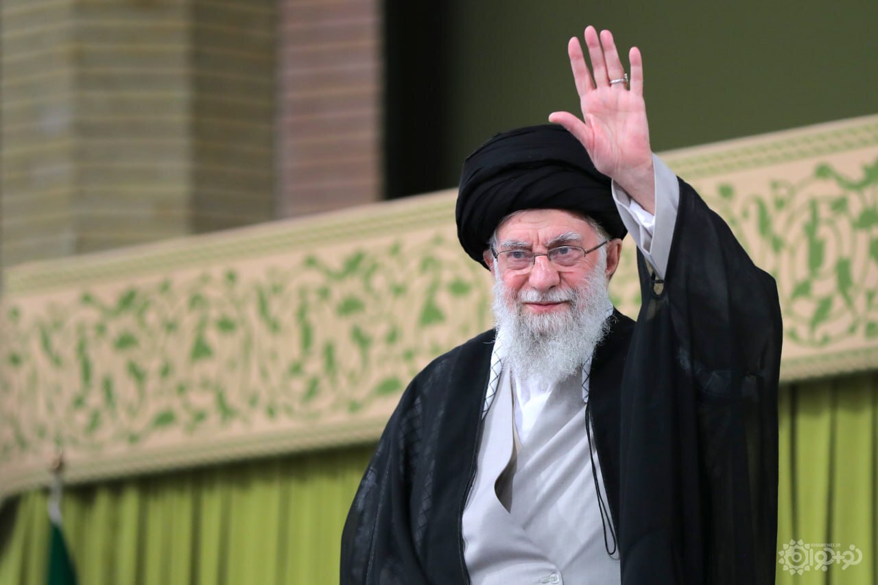 رهبر انقلاب: به دروغ می‌گویند اختلاف ایران و آمریکا از ۱۳ آبان ۵۸ شروع شد