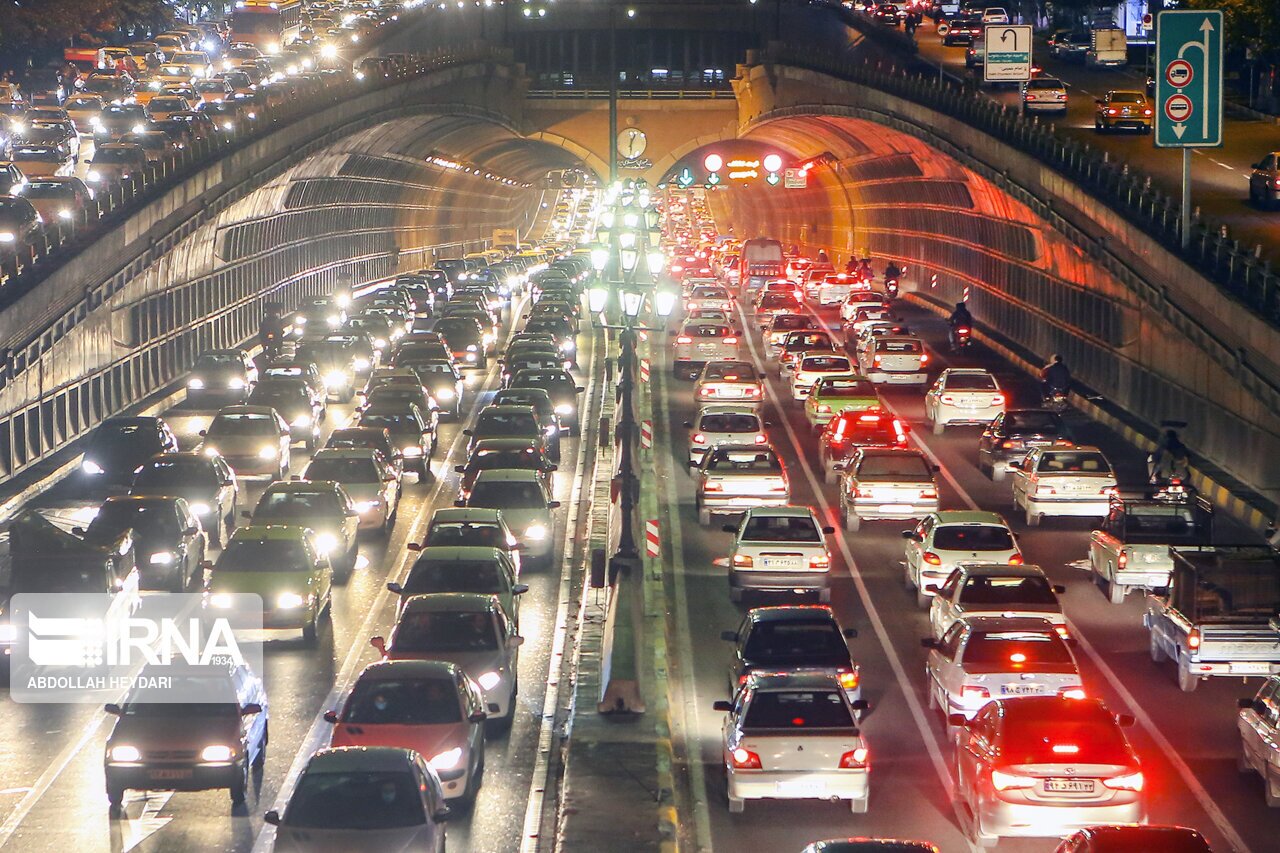 ترافیک سنگین؛ خیابان‌های پایتخت قفل شد