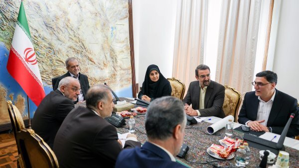 تاکید رئیسجمهور بر تسریع در ساخت کریدور ریلی رشت - آستارا تاکید رئیسجمهور بر تسریع در ساخت کریدور ریلی رشت - آستارا