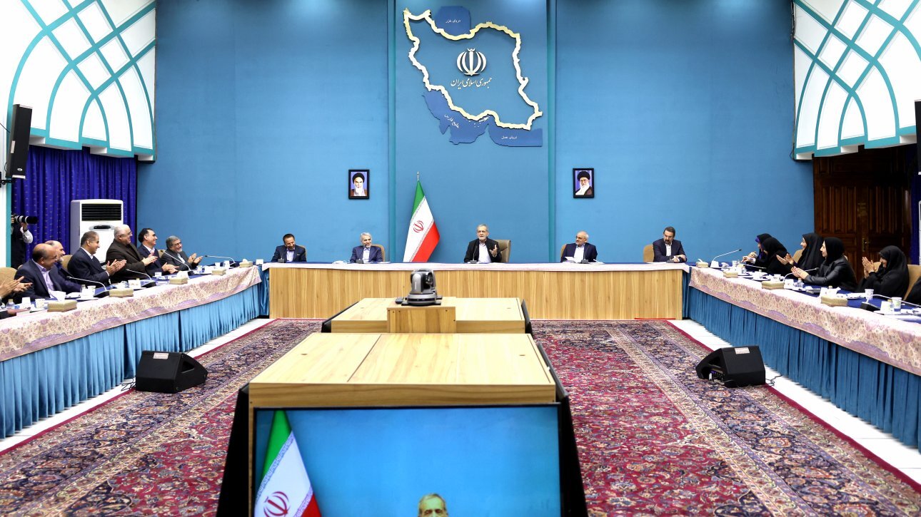 پزشکیان: به هیچ‌وجه نمی‌پذیرم ایران از کشور دیگری عقب‌تر باشد
