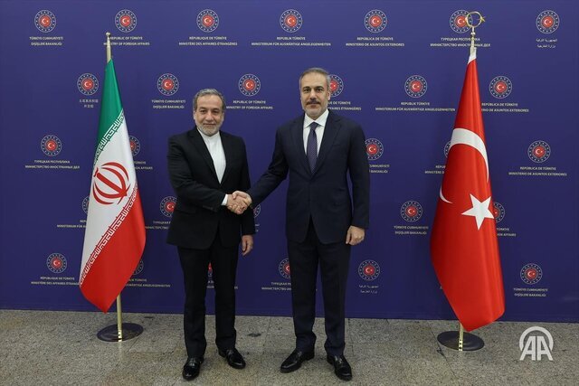 هاکان فیدان: حکومت دمشق پای میز مذاکره بیاید؛ آماده مشارکت در هرگونه گفتگویی بین دولت سوریه و مخالفان هستیم / با همتای ایرانی خود برای تقویت همکاری علیه سازمان‌های تروریستی از جمله حزب کارگران کردستان به توافق رسیدم / عراقچی: توافق با ترکیه برای تکمیل روند آستانه/ بررسی پرونده بازگشت آوارگان سوری