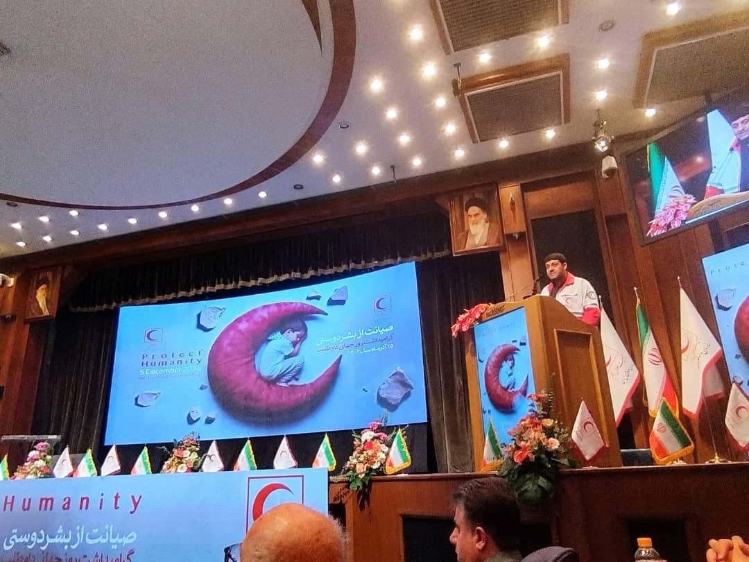 همایش روز جهانی داوطلب/ تقدیر از مدیرعامل موسسه نیک‌گامان جمشید