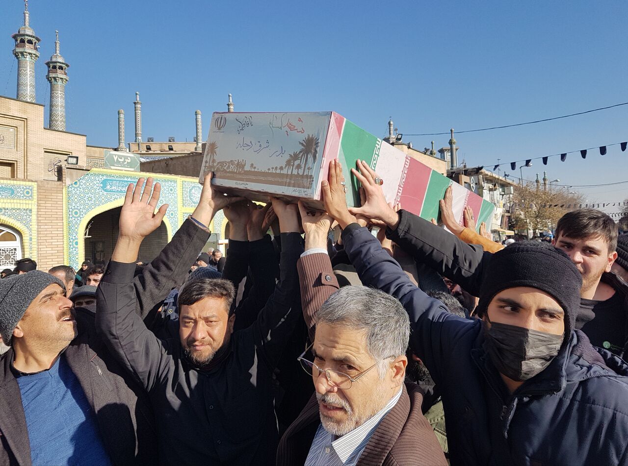 پیکر سه شهید گمنام در قم تشییع شد