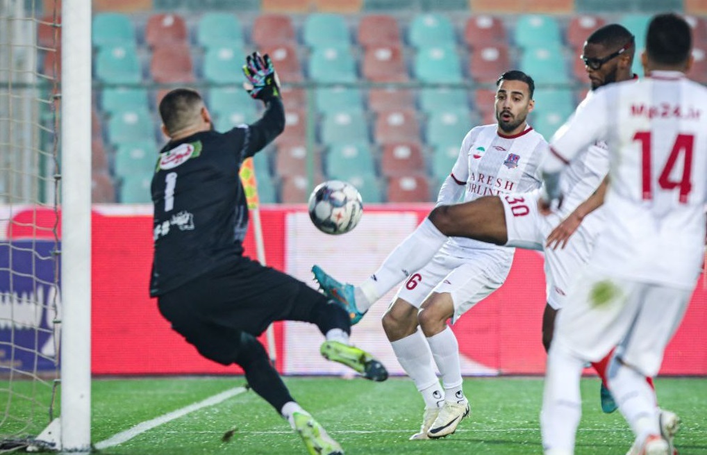 گزارش زنده: پرسپولیس ۰ - ۱ نساجی/ پایان نیمه‌اول