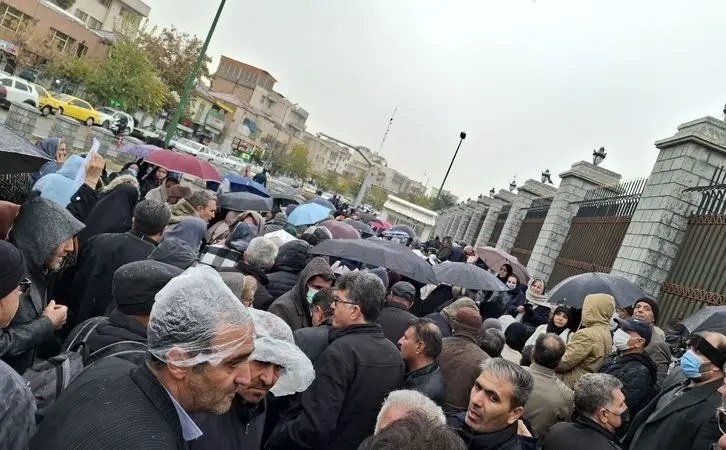 تجمع دوباره معلمان بازنشسته مقابل مجلس تجمع دوباره معلمان بازنشسته مقابل مجلس