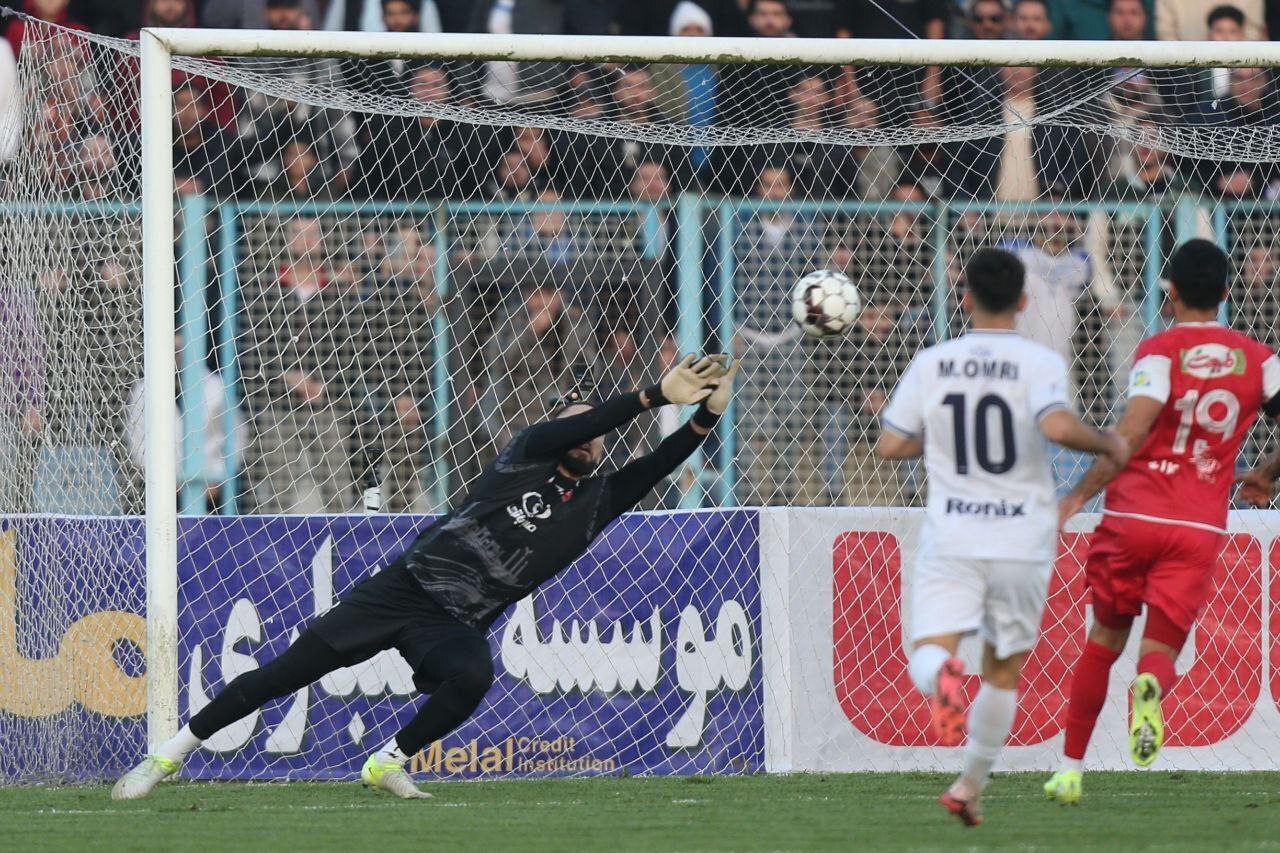 گزارش زنده: ملوان ۰ - ۰ پرسپولیس/ پایان نیمه اول
