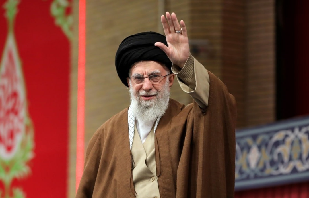 رهبر انقلاب: بانوان مراقب شیوه‌های نرم‌افزاری دشمن باشند/ انتقاد یک فعال از معیار‌ها برای ازدواج