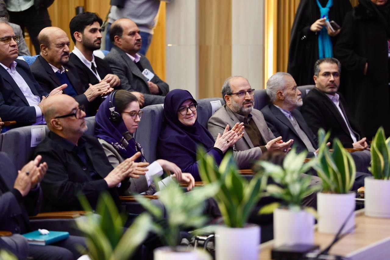مهاجرانی: افراد می‌خواهند مهم و موثر باشند/ آن‌ها با پول حس ارزشمندی نمی‌یابند