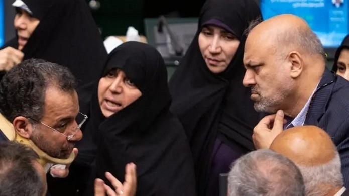 انتقاد یک رسانه از امیرحسین بانکی‌پور؛ نماینده ۱۳ درصدی که فقط جریمه بی‌حجابی را می‌فهمد