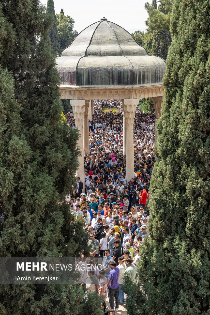 تحویل سال در حافظیه