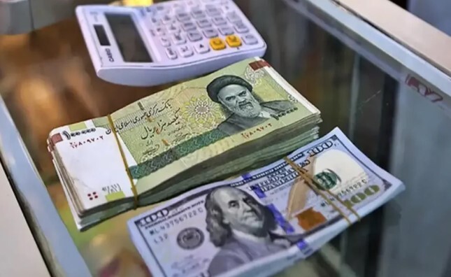 دلار در فضای خاکستری سیاسی سرگردان شد