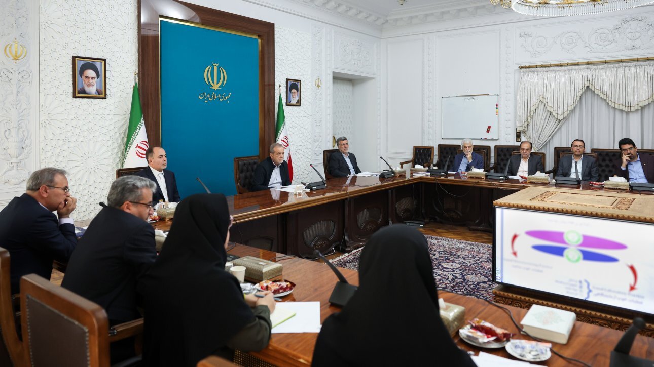 تاسف رئیس‌جمهور از اشکالات انباشته در نظام پرداخت‌ها/ حقوق نخبگان تضییع شده است