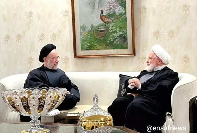 محمد خاتمی با مهدی کروبی دیدار کرد/ صحبت درباره حصر و کشور +ویدیو محمد خاتمی با مهدی کروبی دیدار کرد/ صحبت درباره حصر و کشور +ویدیو