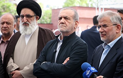 پزشکیان: ۴۷ سال از انقلاب گذشته، خیلی جاها مدرسه ندارند/ هر کس ارز ۲۸ هزارتومانی گرفته، رانت می‌گیرد!