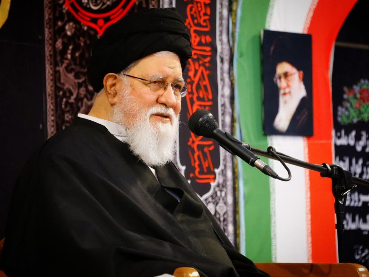 آقای علم‌الهدی! مگر در این سه سال، پیامبر جدیدی آمده و ما بی‌خبریم!