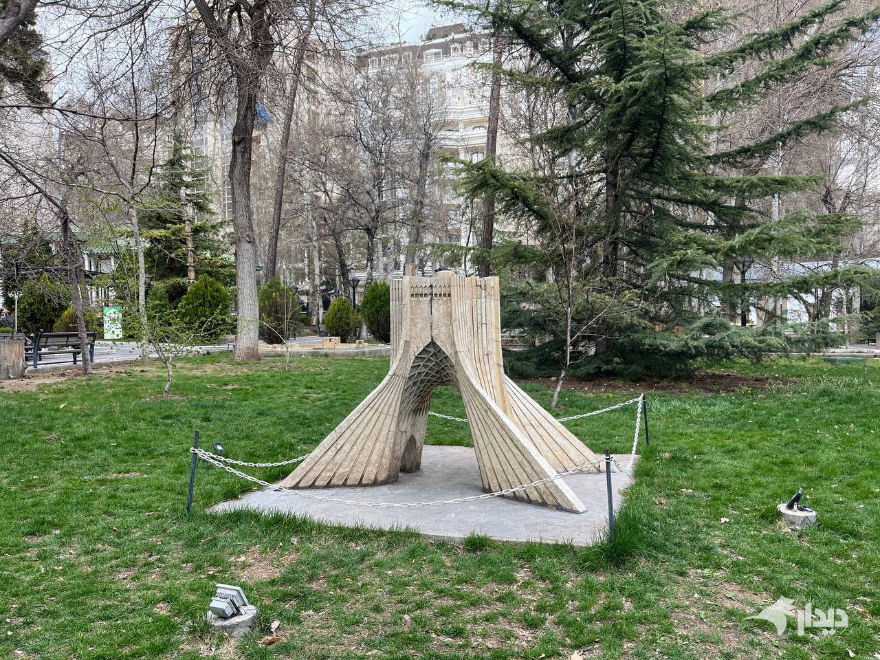 یک روز بهاری در باغ موزه هنر ایرانی