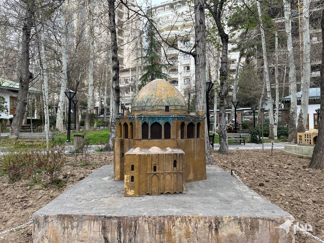 یک روز بهاری در باغ موزه هنر ایرانی