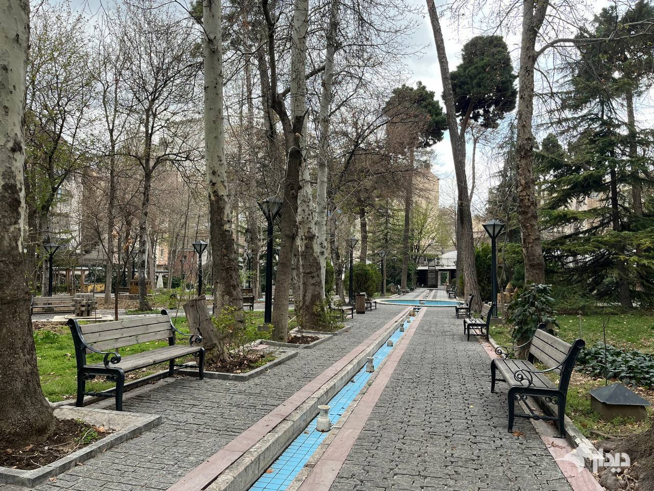 یک روز بهاری در باغ موزه هنر ایرانی