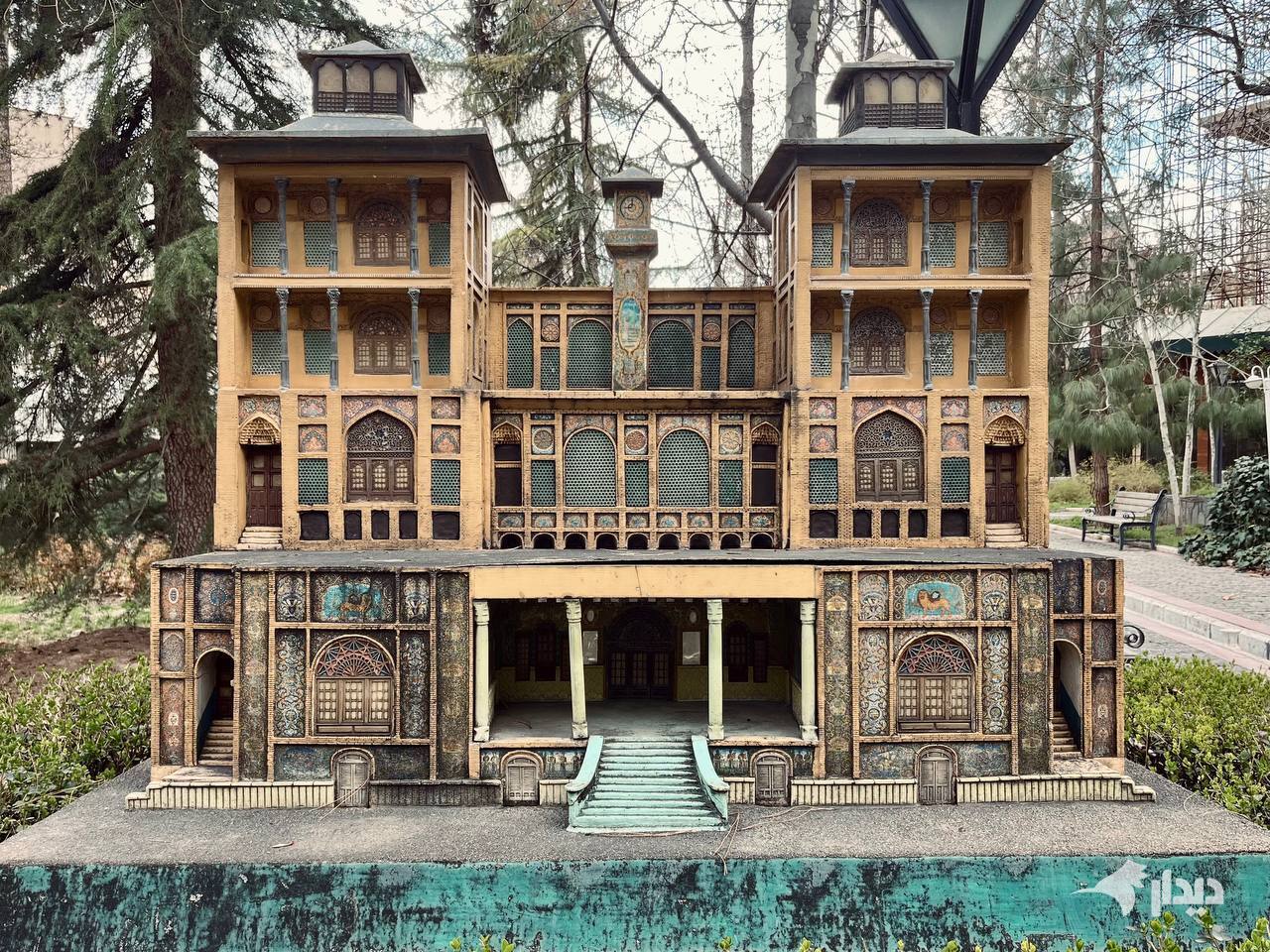 یک روز بهاری در باغ موزه هنر ایرانی