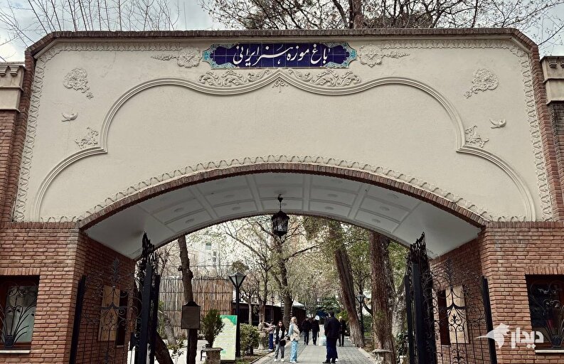 یک روز بهاری در باغ موزه هنر ایرانی