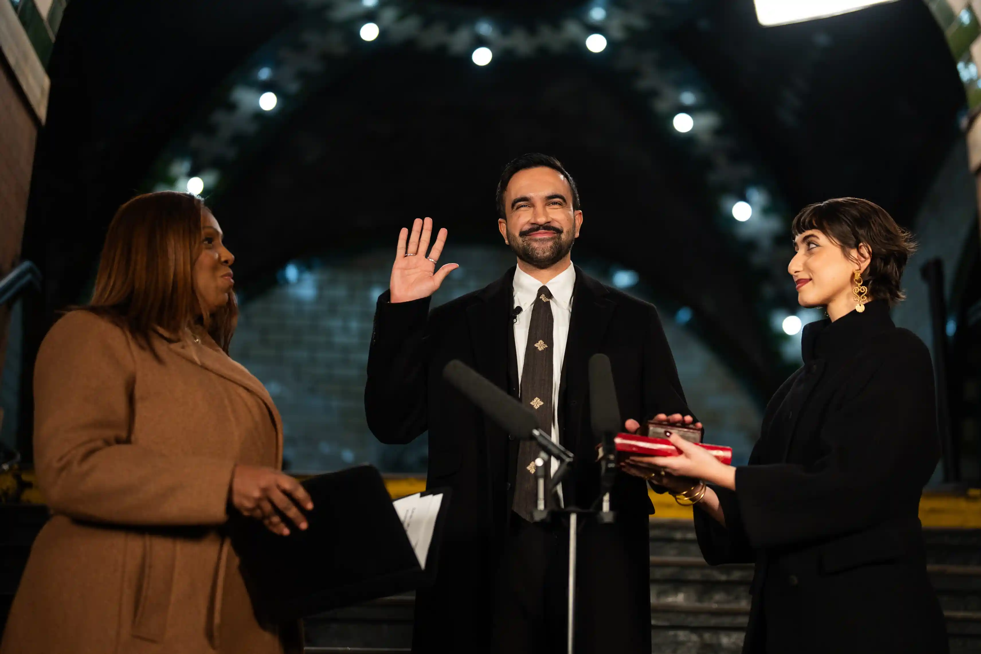 سوگند به قرآن در نیویورک؛ «زهران ممدانی» کارش را آغاز کرد