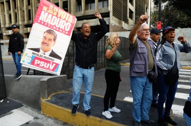 تظاهرات در کاراکاس در حمایت از مادورو