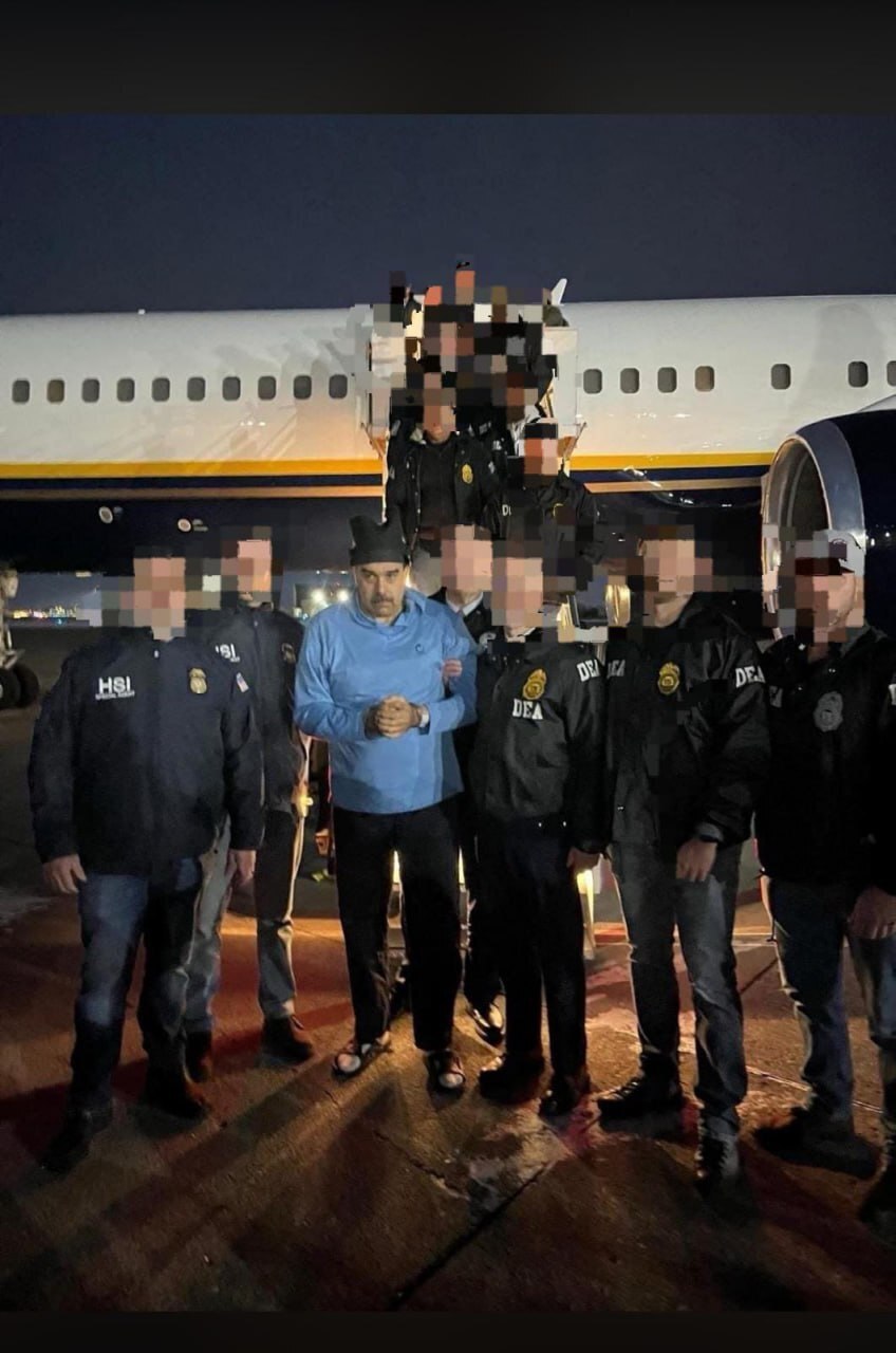 تجاوز هوایی آمریکا به کاراکاس/ دلسی رودریگز، معاون مادورو، به صورت موقت رئیسجمهور ونزوئلا شد+نخستین تصاویر مادورو در نیوروک تجاوز هوایی آمریکا به کاراکاس/ دلسی رودریگز، معاون مادورو، به صورت موقت رئیسجمهور ونزوئلا شد+نخستین تصاویر مادورو در نیوروک