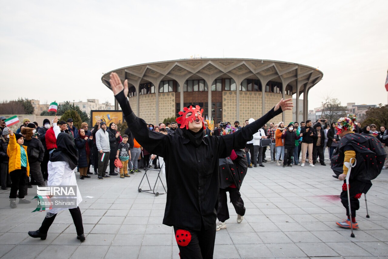 جشنواره تئاتر فجر؛ ۲۳ نمایش خیابانی منتخب معرفی شدند