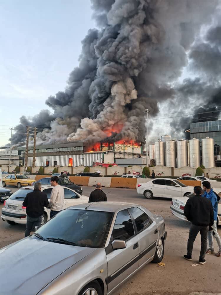 آتش‌سوزی بزرگ در کارخانه شرکت کاله در آمل +عکس و ویدیو