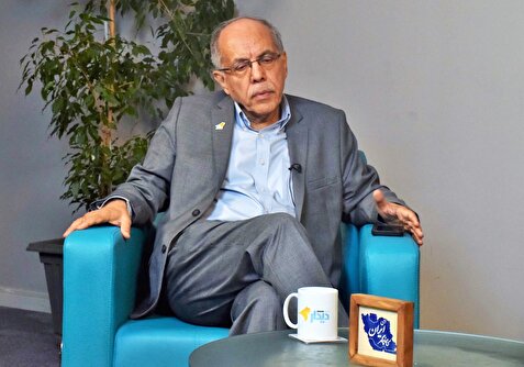 کوروش احمدی: ترامپ، موافق حمله‌ای دیگر به ایران نیست/ برخی اقدامات رئیس‌جمهور آمریکا، نقض تعدادی از قواعد قطعی و آمرانه حقوق بین‌الملل است/ تکرار اتفاق کاراکاس در تهران، چندان محتمل نبوده ولی، منتفی هم نیست!/ ترامپ همچنان به دنبال رژیم چنج در ایران نیست