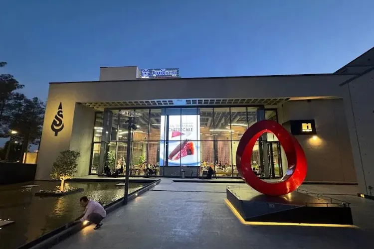 کلیه اموال و حسابهای ساعدینیا توقیف شد کلیه اموال و حسابهای ساعدینیا توقیف شد