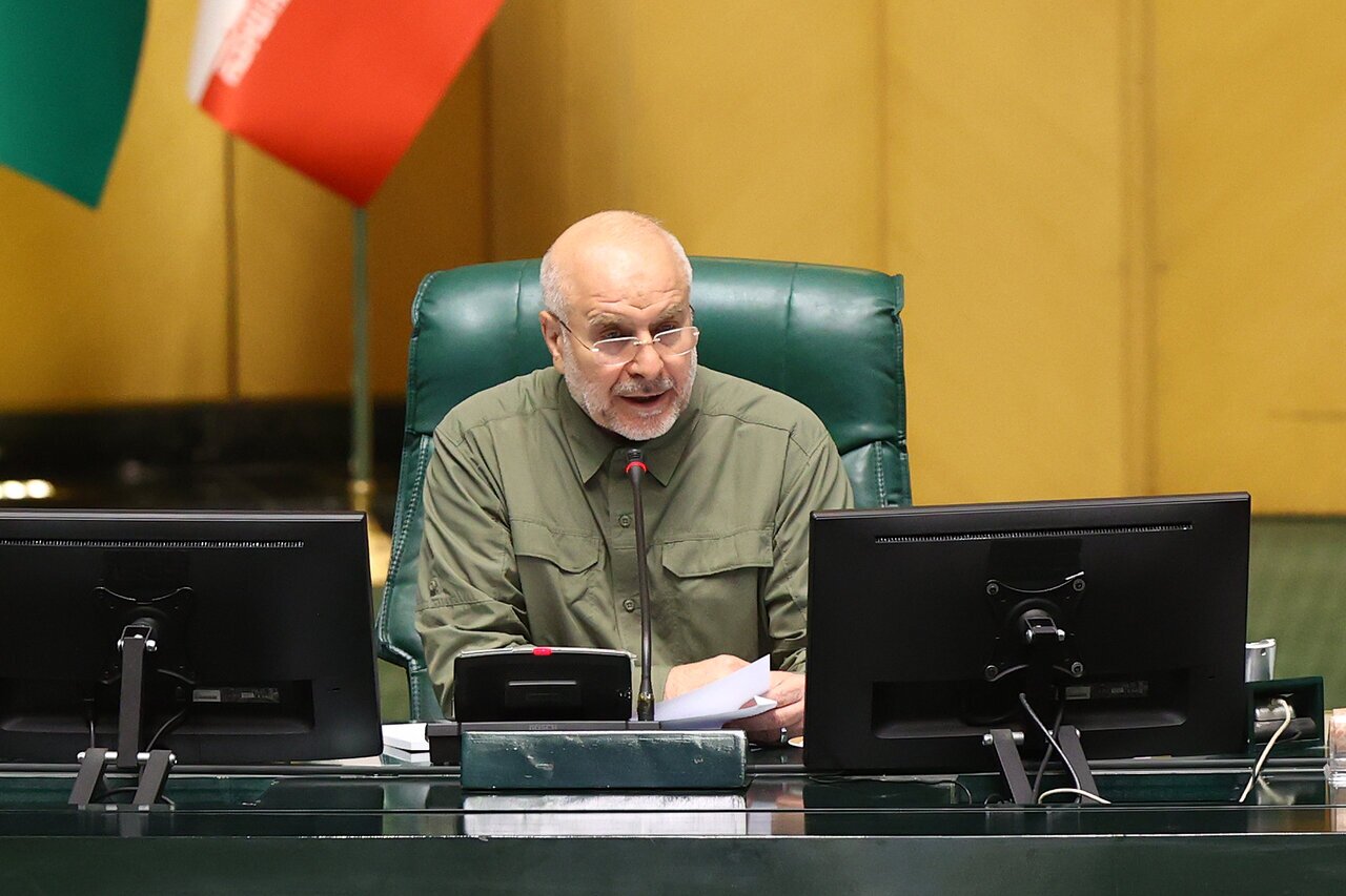 قالیباف: جلوگیری از نوسانات ارز و قابل پیش‌بینی کردن بازار در اولویت قرار دارد