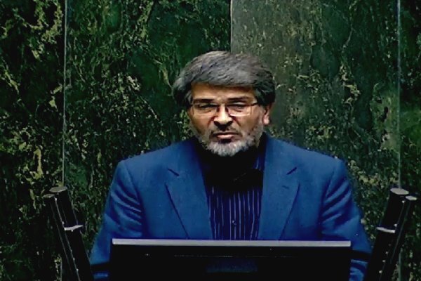 احمدی، نماینده مجلس: خلیج فارس، محل دفن ترامپ/ وضعیت اقتصادی مناسب نیست