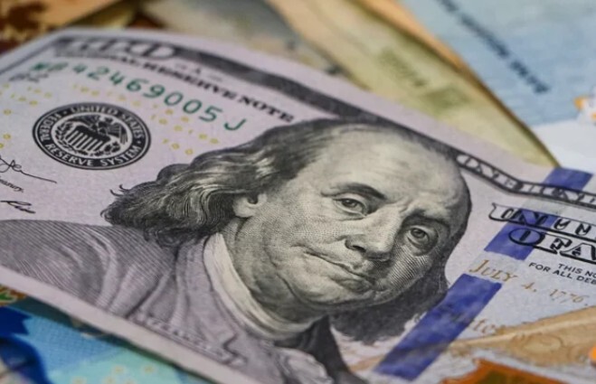 عقب‌نشینی تقاضا؛ دلار افت کرد