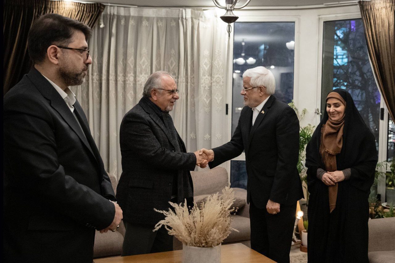 دیدار عارف با خانواده اشرف بروجردی