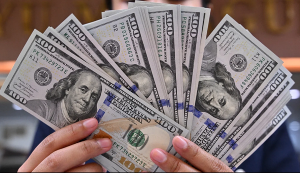 دلار ۱۳۸ هزار تومانی در ایران