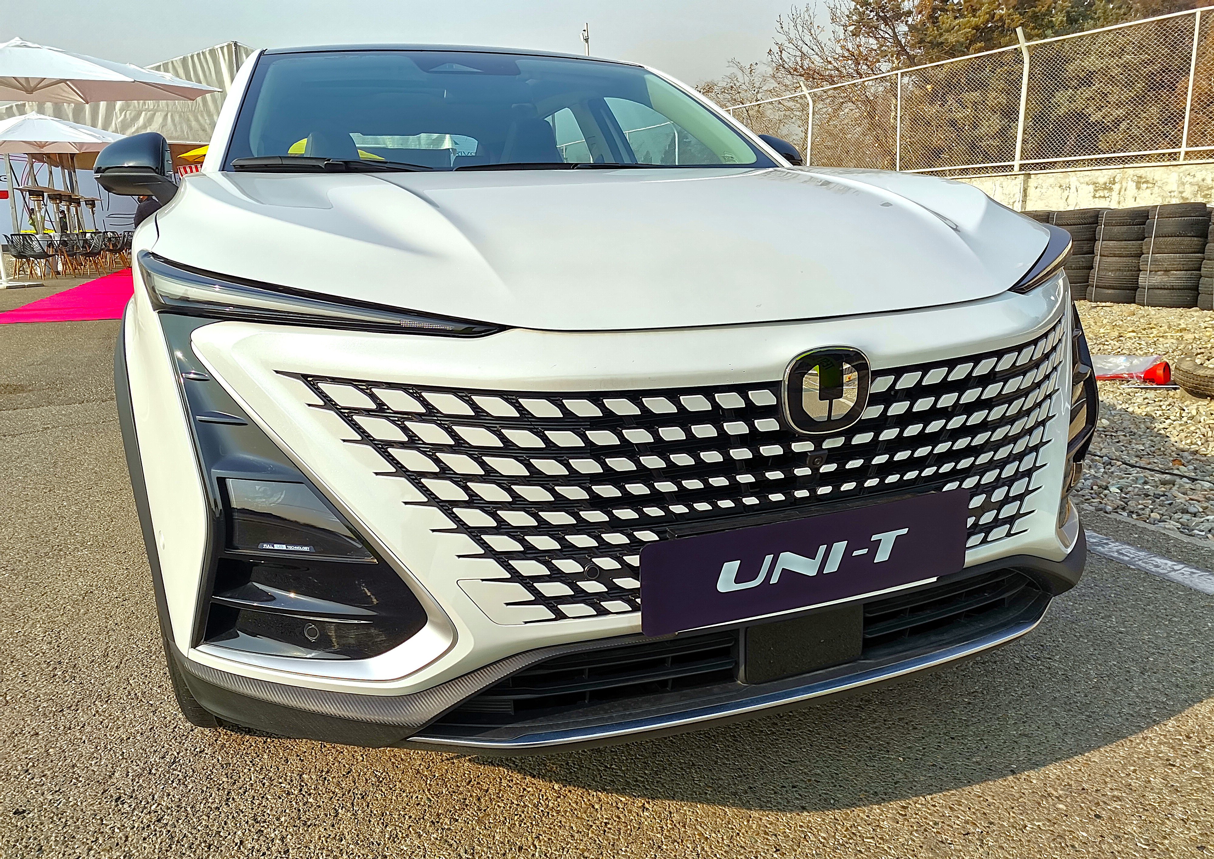 پشت فرمان چانگان یونیتی در پیست آزادی