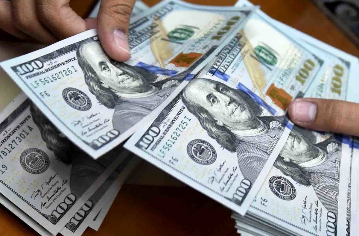 دلار در کانال ۱۴۰ هزار تومانی/ رفتار رفت‌وبرگشتی نشانه چیست؟