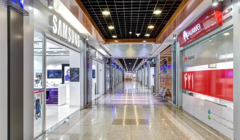 اعتراض فروشندگان به نوسانات دلار؛ فروش موبایل متوقف شد