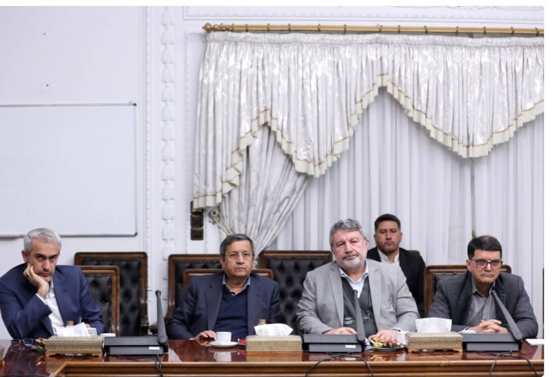 حضور «همتی» در جلسه رئیس‌جمهور با فعالان اقتصادی