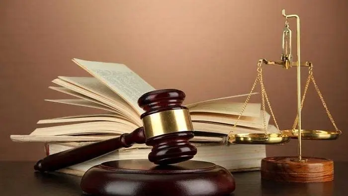 وکلا در انتظار ورود به پرونده وکلا