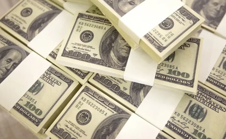 دلار از کانال ۱۶۰ هزار تومانی عقب نشست