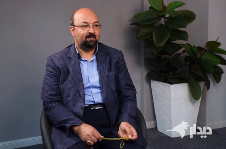 جواد امام: رئیس صداوسیما باید برکنار شود/ اخراج مجری و جابجایی مدیر شبکه افق کافی نیست