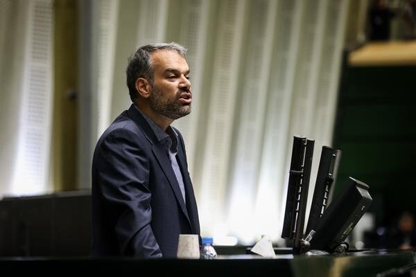 رشیدی‌کوچی: کوچک‌ترین اعتراض را امنیتی می‌کنیم، بعد می‌گوییم کسی حرف نزند/ با قطعی اینترنت نتوانستند جلوی انتشار فیلم‌ها را بگیرند