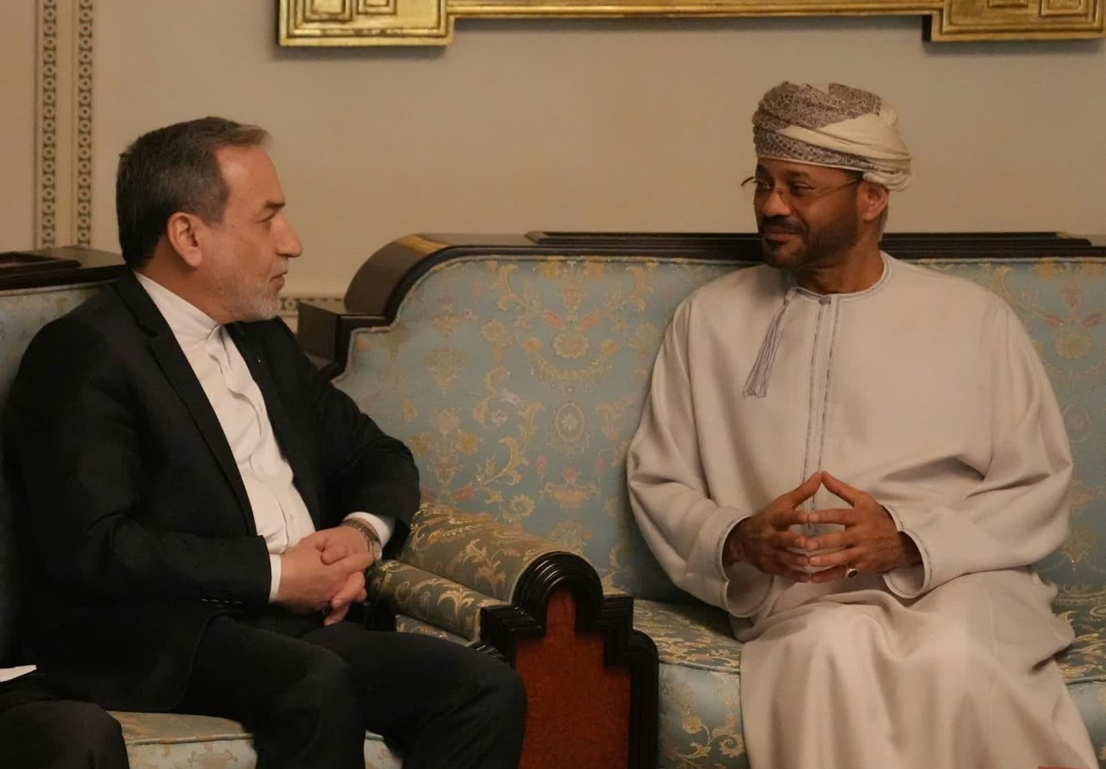 مذاکرات ایران و آمریکا؛ عراقچی به محل گفت‌وگوها رفت/ برنامه‌ریزی داماد ترامپ علیه جمهوری اسلامی/ پیش‌بینی بلومبرگ از نتیجه مذاکرات