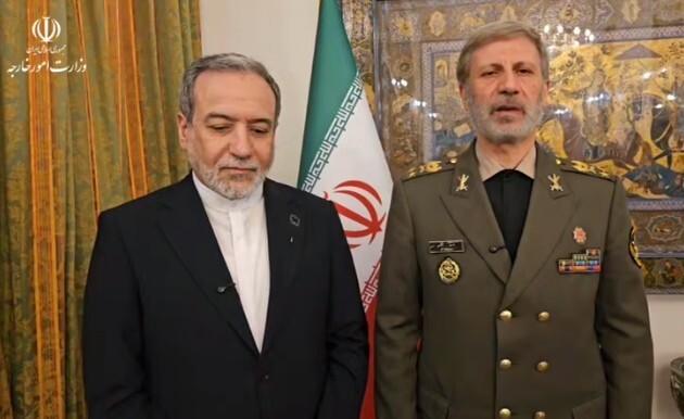 فرمانده کل ارتش: دفاع و دیپلماسی در یک میدان